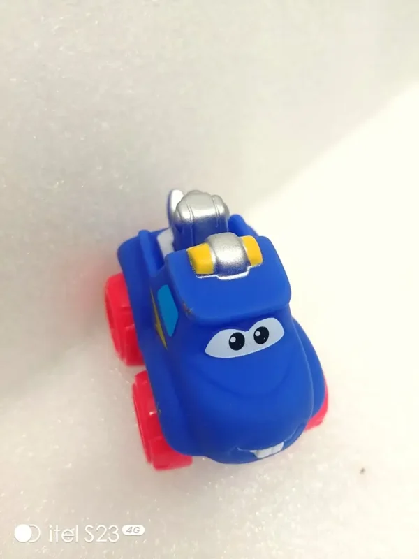 Figurines et jouets en silicone.